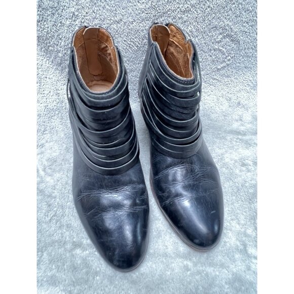 Clarks Women’s 5.5 Spye Celeste Black Leather w/fringe & Back Zip Ankle Boots - Picture 3 of 8